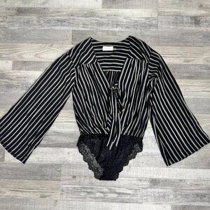 Mustard Seed Black White Stripe Bodysuit Size Small Tie Front, Wide Sleeve I30